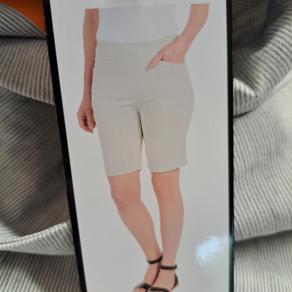 Hilary Radley Shorts XXL Off-White Gray NWT Pull-On Stretch Bermuda 9" 1954-140